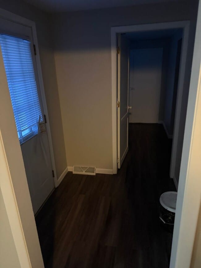 Building Photo - 2 bedroom house