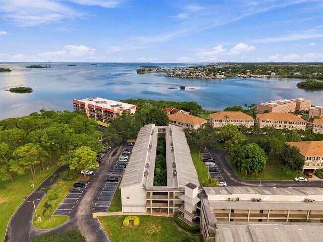 Building Photo - 2700 Bayshore Blvd
