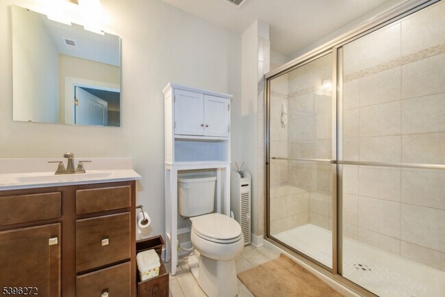 Building Photo - 60 Coventry Rd