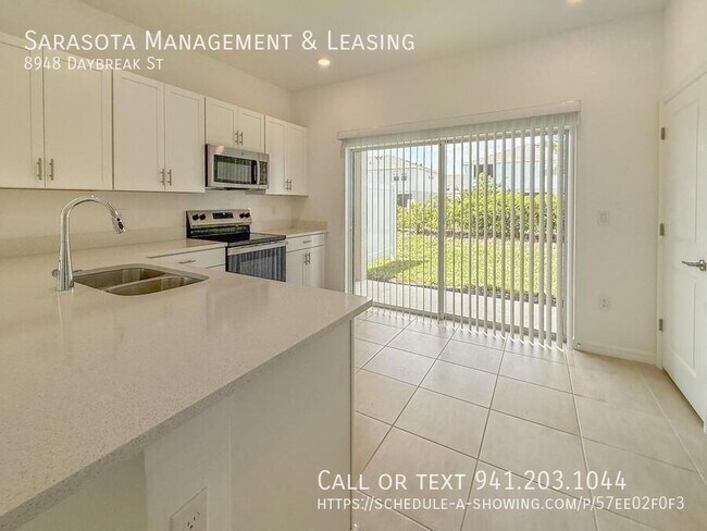 Building Photo - 8948 Daybreak St