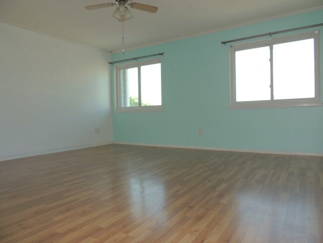 Building Photo - 1461 Moore Ave