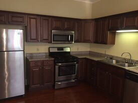 Building Photo - 916 Scott St