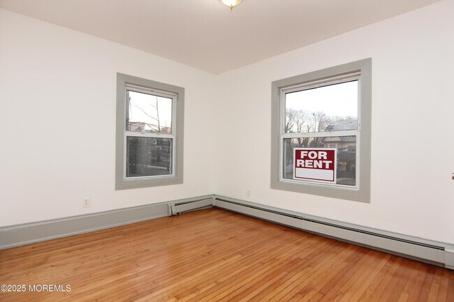Building Photo - 142 Morris Ave