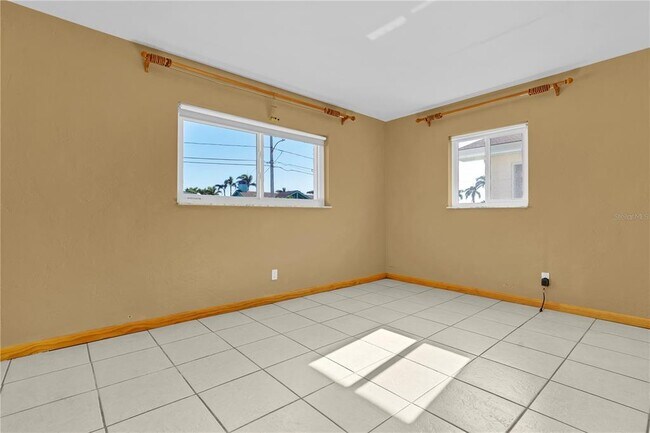 Building Photo - 2675 East Bay Isle Dr SE