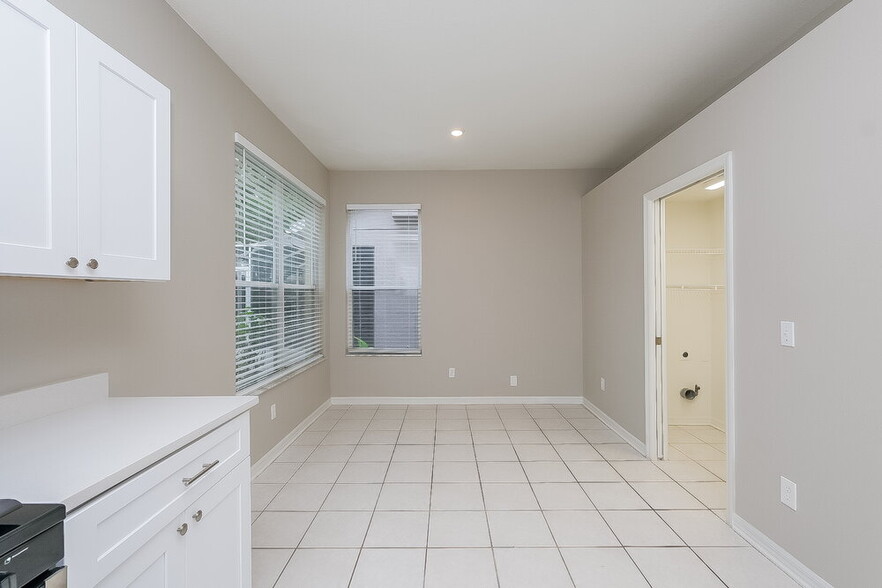 Building Photo - 10608 Marlington Pl