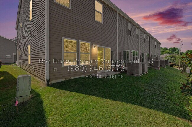 Building Photo - 3125 Ophelia Aly