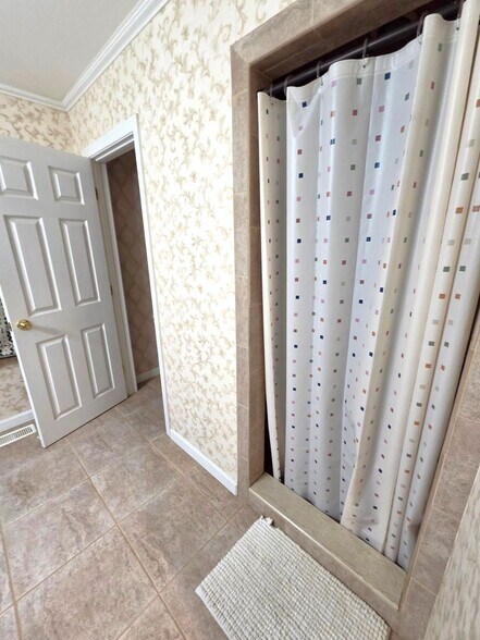 Building Photo - 4 Smithfield Rd