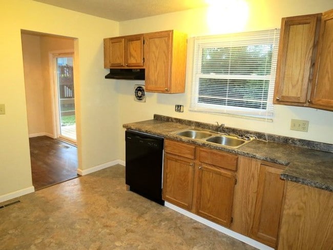 Building Photo - new rental in southern pines