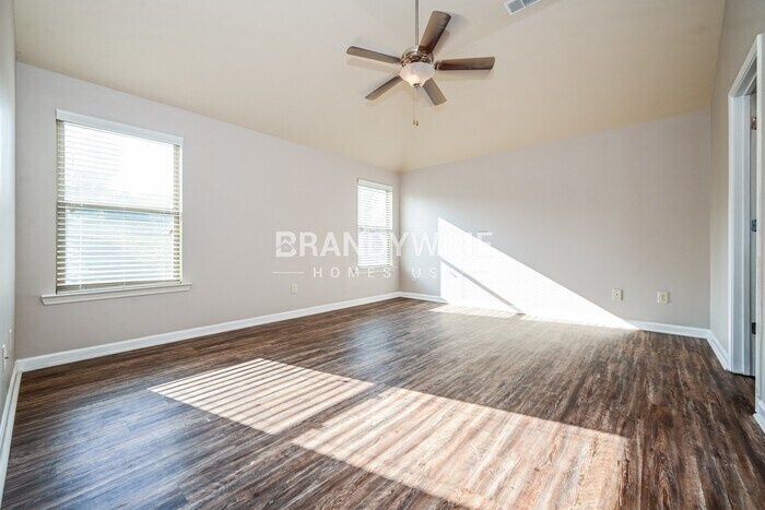 Building Photo - 693 Emporia Loop