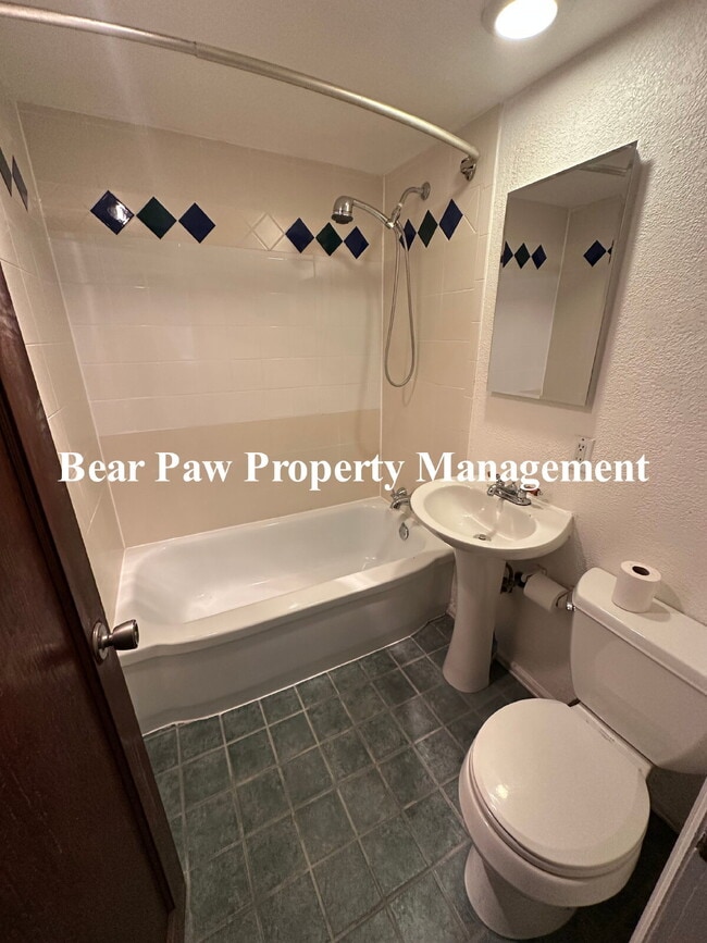 Building Photo - "Charming cabin in Evergreen"