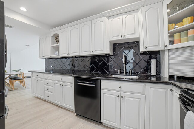 Building Photo - 2780 S Ocean Blvd