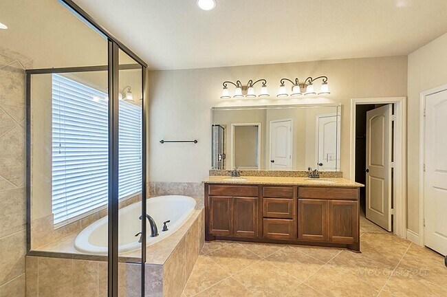 Building Photo - 28810 Davenport Dr