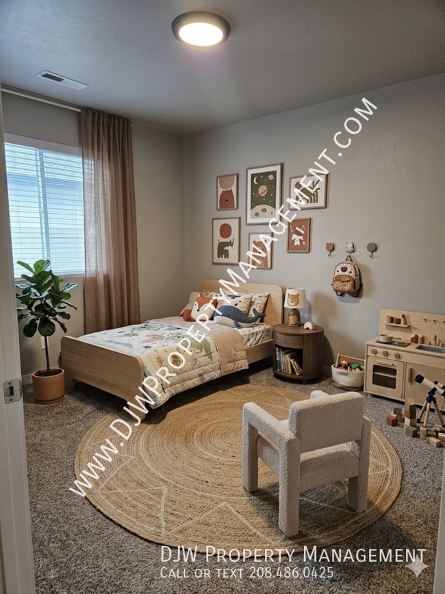 Building Photo - 3948 N Chelmsford Ave