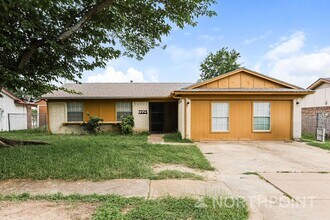 Building Photo - 4 BR/2BA | Newly Renovated Single Family Home | Covered Patio  | Fenced backyard!