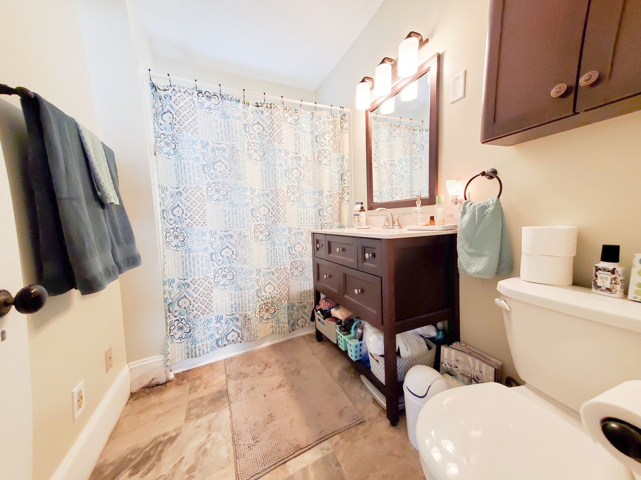 Bathroom - 373 Daly St