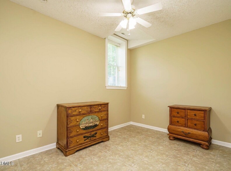 Building Photo - 230 Paula Dr