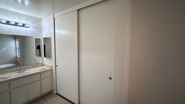 Building Photo - 2109 Sharon Way