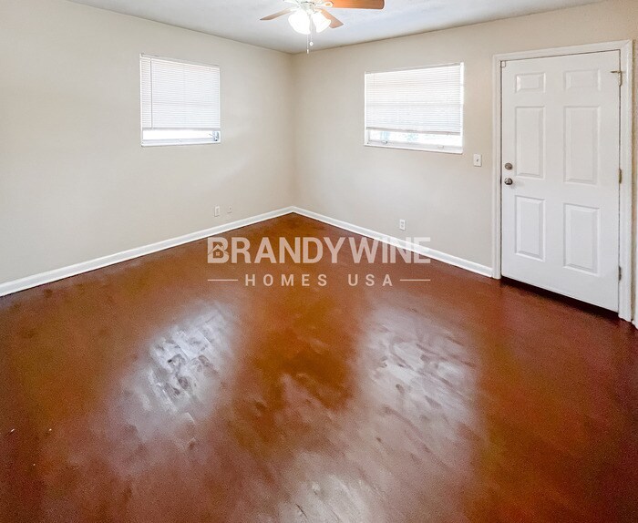 Building Photo - 930 Jorick Ct W