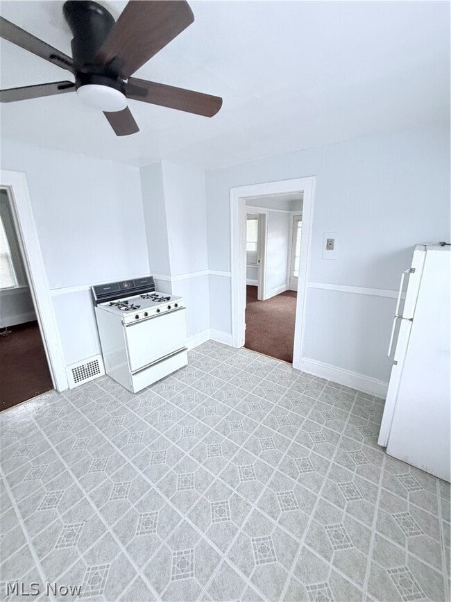 Building Photo - 14011 Glendale Ave