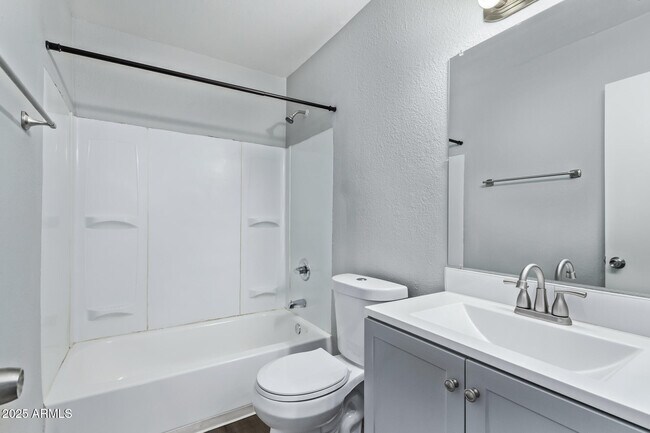 Building Photo - 5871 N 47th Dr