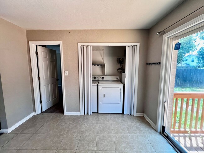 Building Photo - Gorgeous fully renovated 4 bedroom home in...