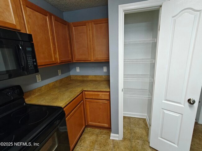 Building Photo - 7764 Playschool Ln
