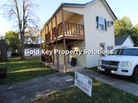 Building Photo - 919 E 6th St