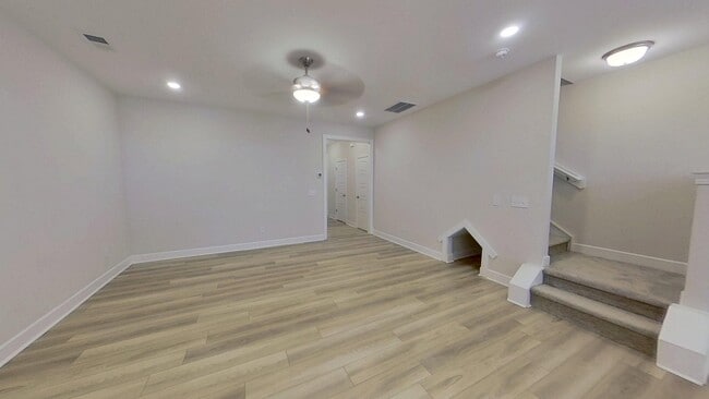 Building Photo - 327 Hollenbeck Pl