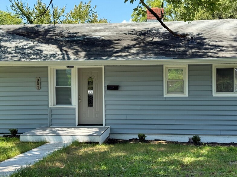 Building Photo - 807 McKenzie St
