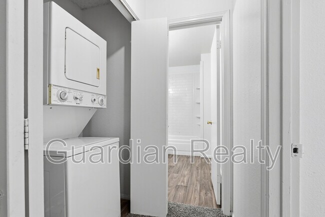 Building Photo - 5355 Rod Ct