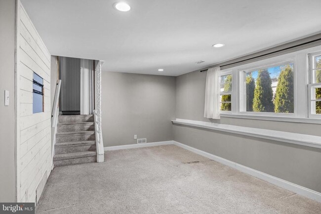 Building Photo - 2211 New Albany Rd