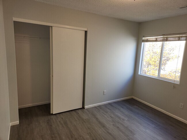 Building Photo - Ridgeview @ Stetson Hills- Newly remodeled 3 bedroom
