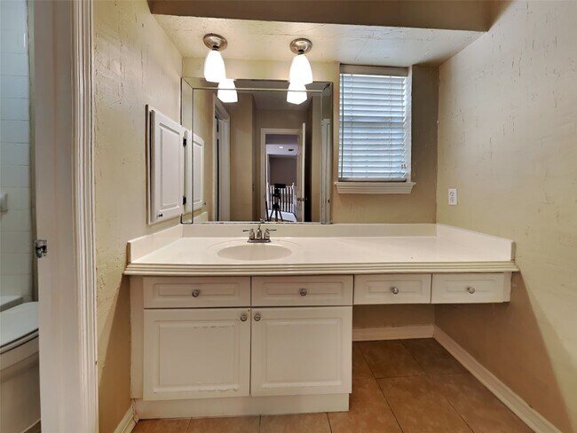 Building Photo - 19026 Owen Oak Dr