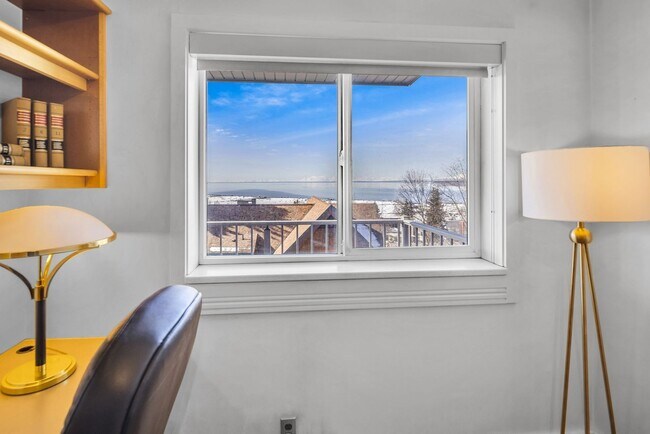 Building Photo - Downtown Anchorage Two Bedroom Two Bath wi...