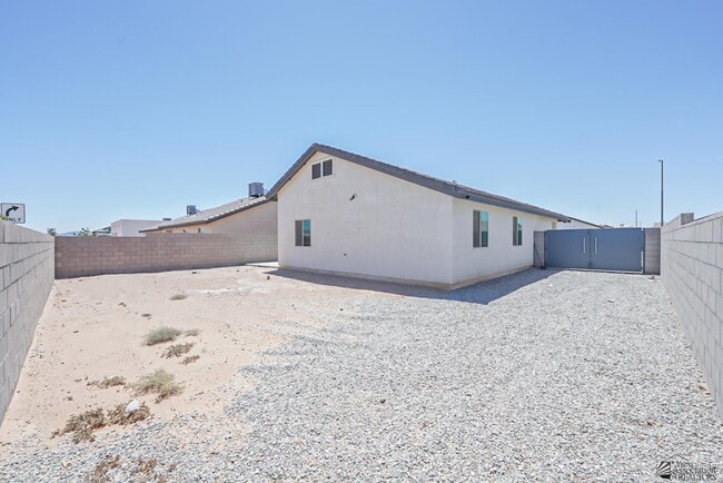 Building Photo - 8716 E 40th Pl