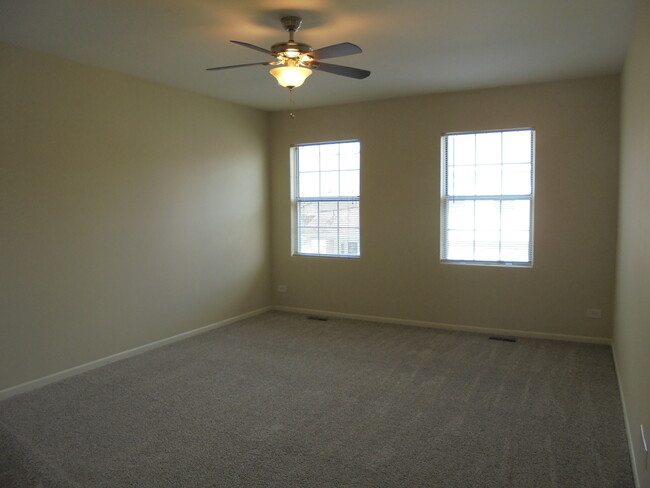 Building Photo - 302 Teak Ln