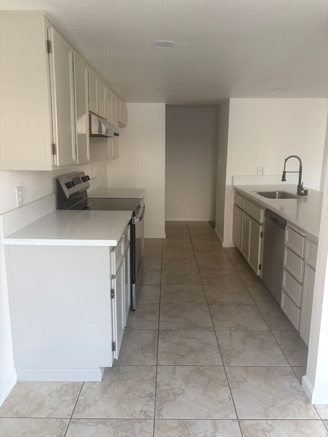 Building Photo - Updated 3 bed 2 bath home in Ceres