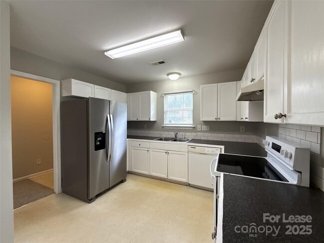 Building Photo - 5522 Stone Bluff Ct