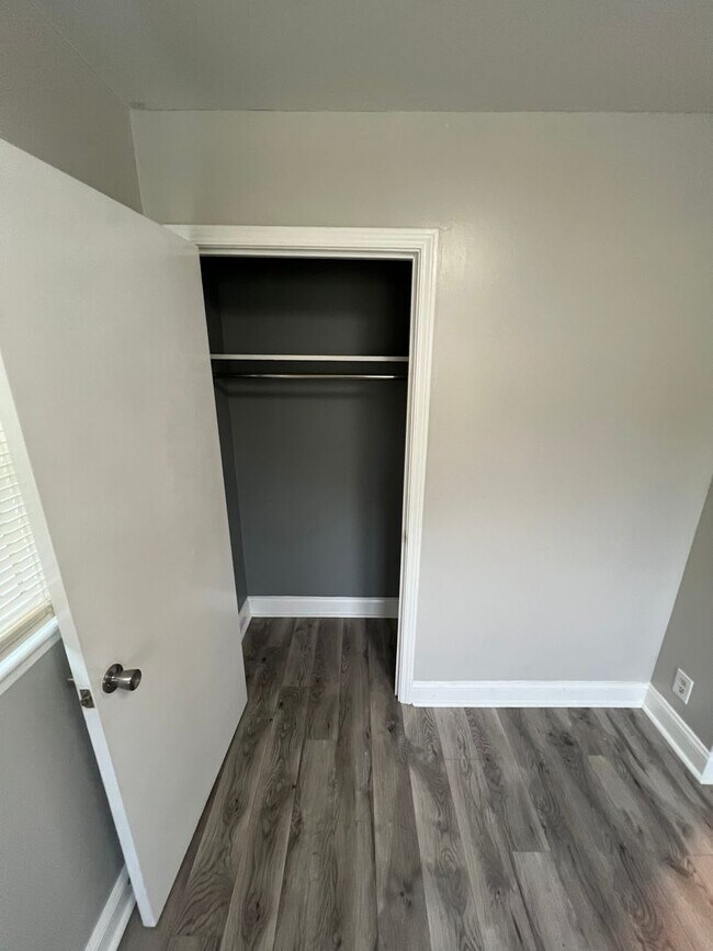 Building Photo - Beautiful 3 Bedroom 1 Bathroom Home