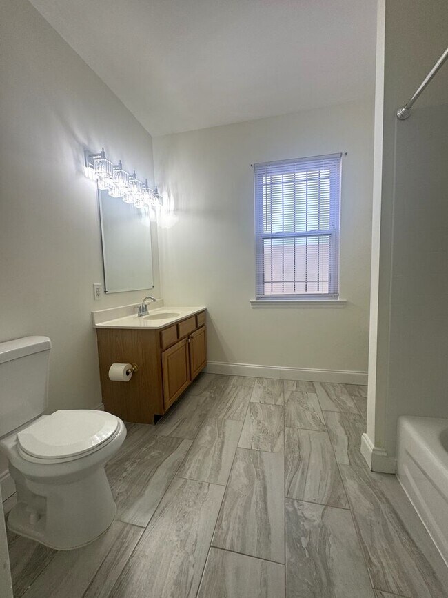 Building Photo - 3BR/1.5BA Historic Townhouse in the Heart of Shaw with Parking
