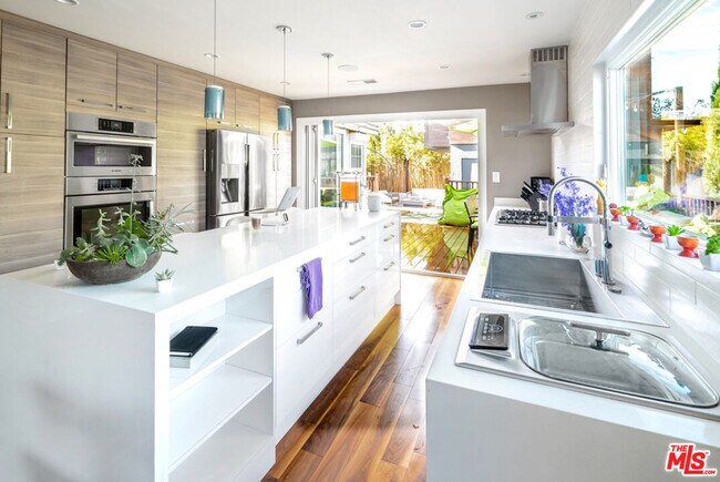 Building Photo - 3769 Greenwood Ave