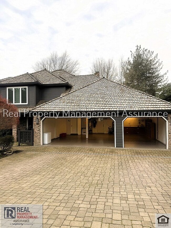 Building Photo - ** PRICE REDUCED! **Stunningly beautiful l...