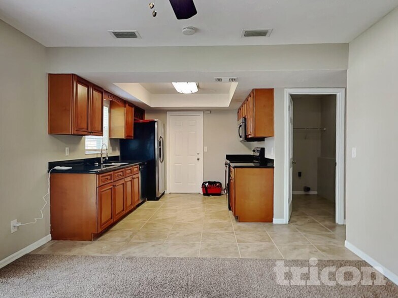 Building Photo - 1807 Waterman Dr