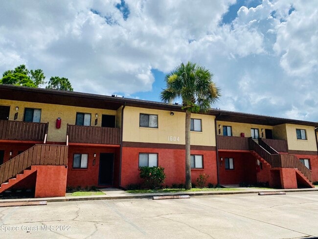 Building Photo - 1604 University Ln