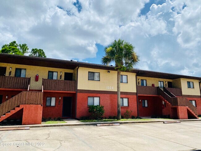 Primary Photo - 1604 University Ln