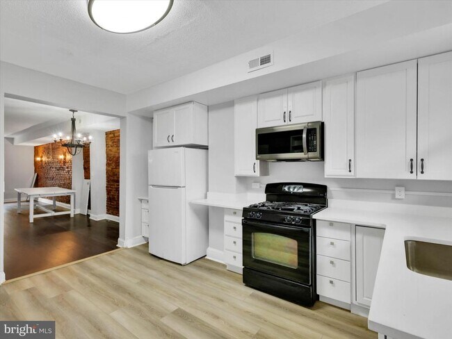 Building Photo - 3009 McElderry St