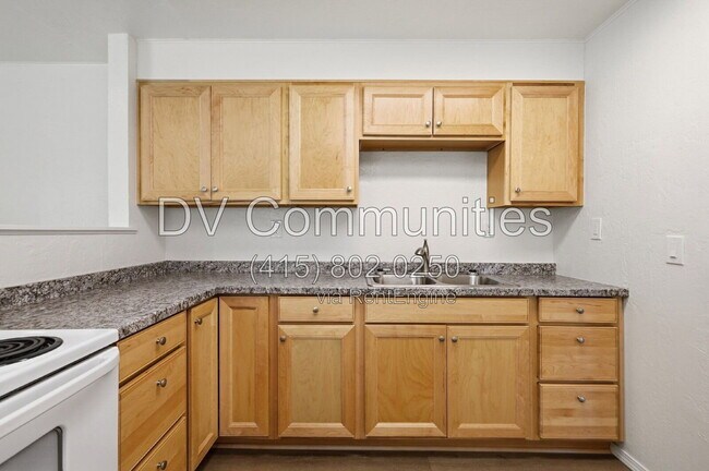 Building Photo - 47793 Harris St