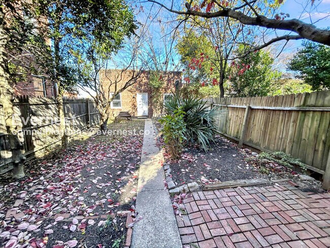 Building Photo - 2708 W Grace St