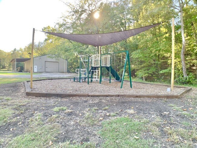 Building Photo - 3979 Lem Davis Rd