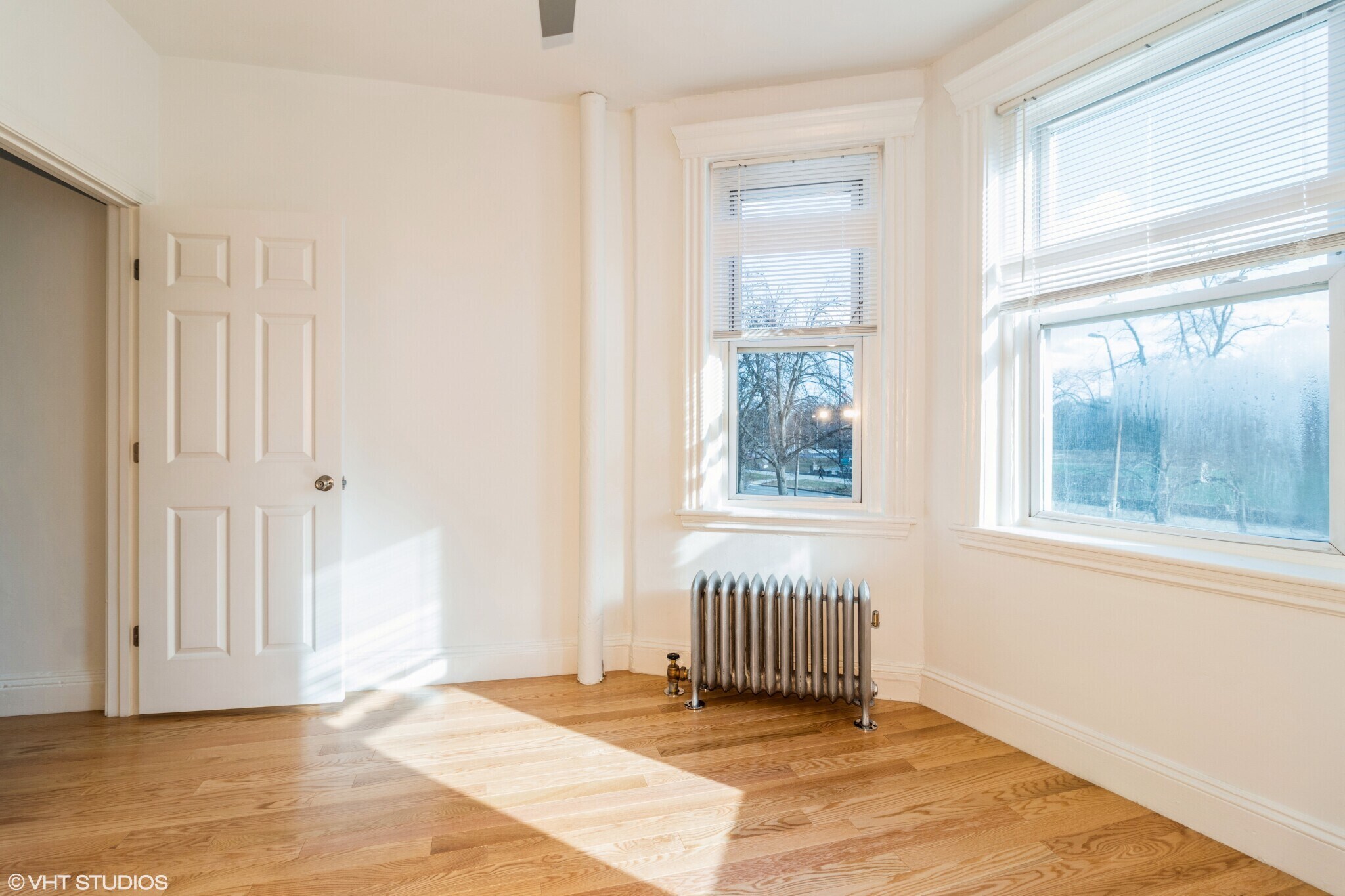 Building Photo - 125 Park Dr